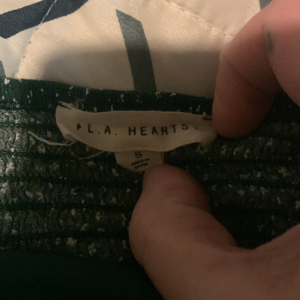 Small L.A. Hearts Forrest Green floral crop top elastic spaghetti straps - Picture 3 of 4